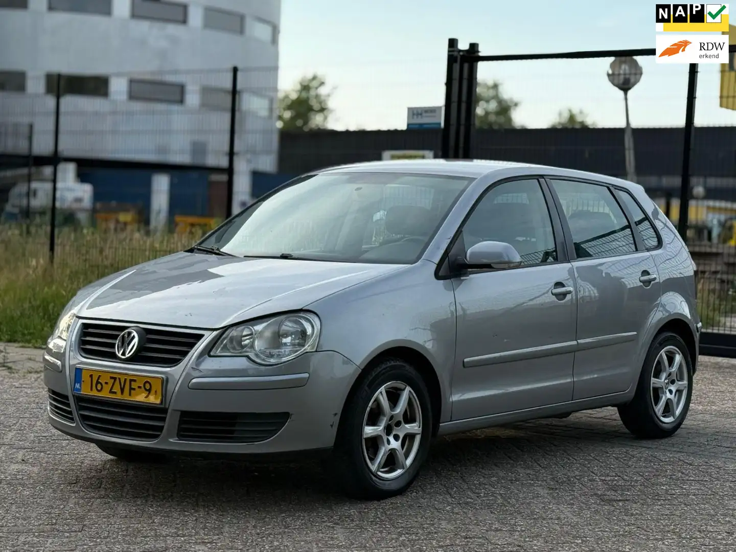 Volkswagen Polo 1.2-12V Comfortline Gris - 1