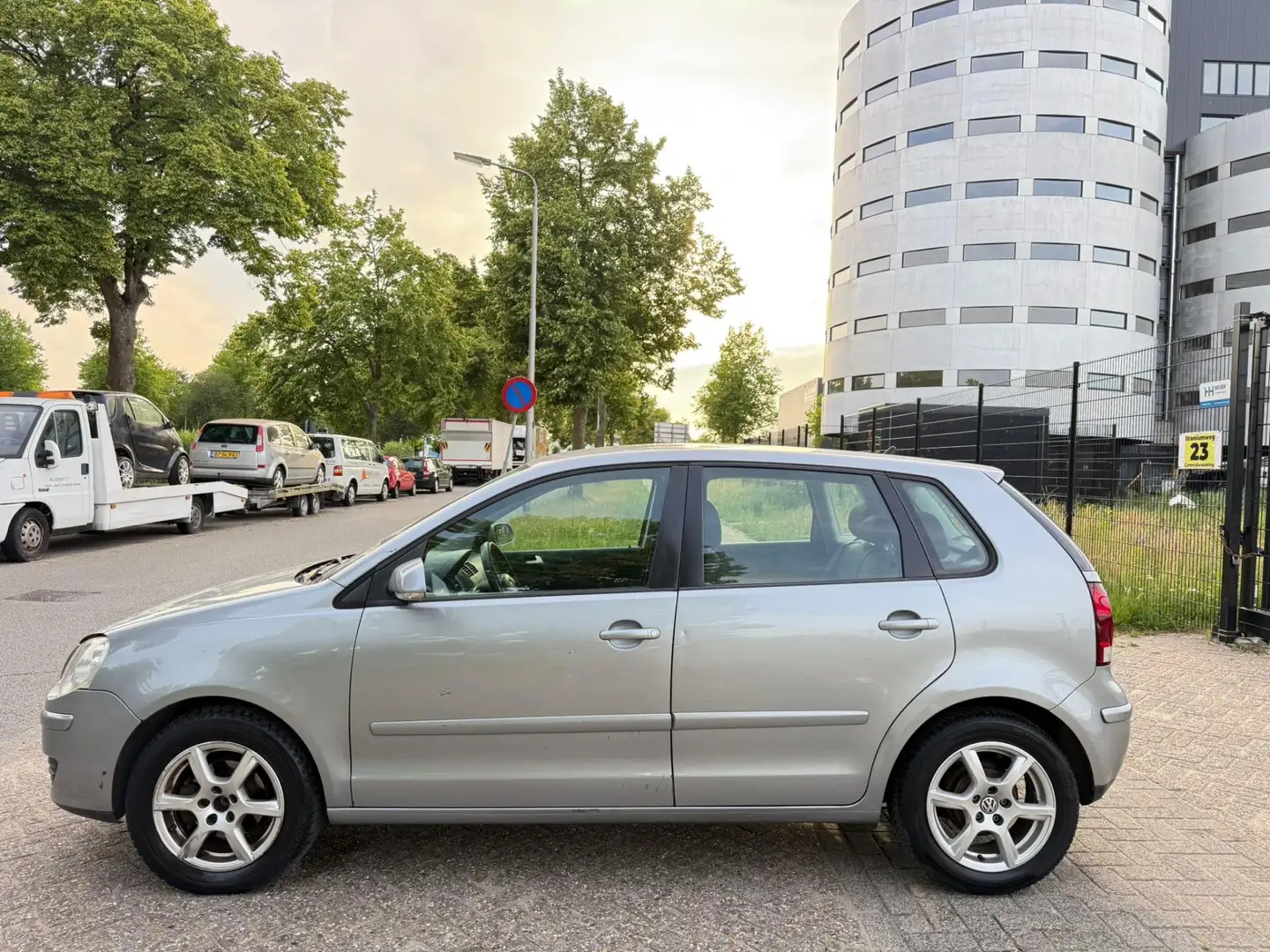 Volkswagen Polo 1.2-12V Comfortline Gris - 2