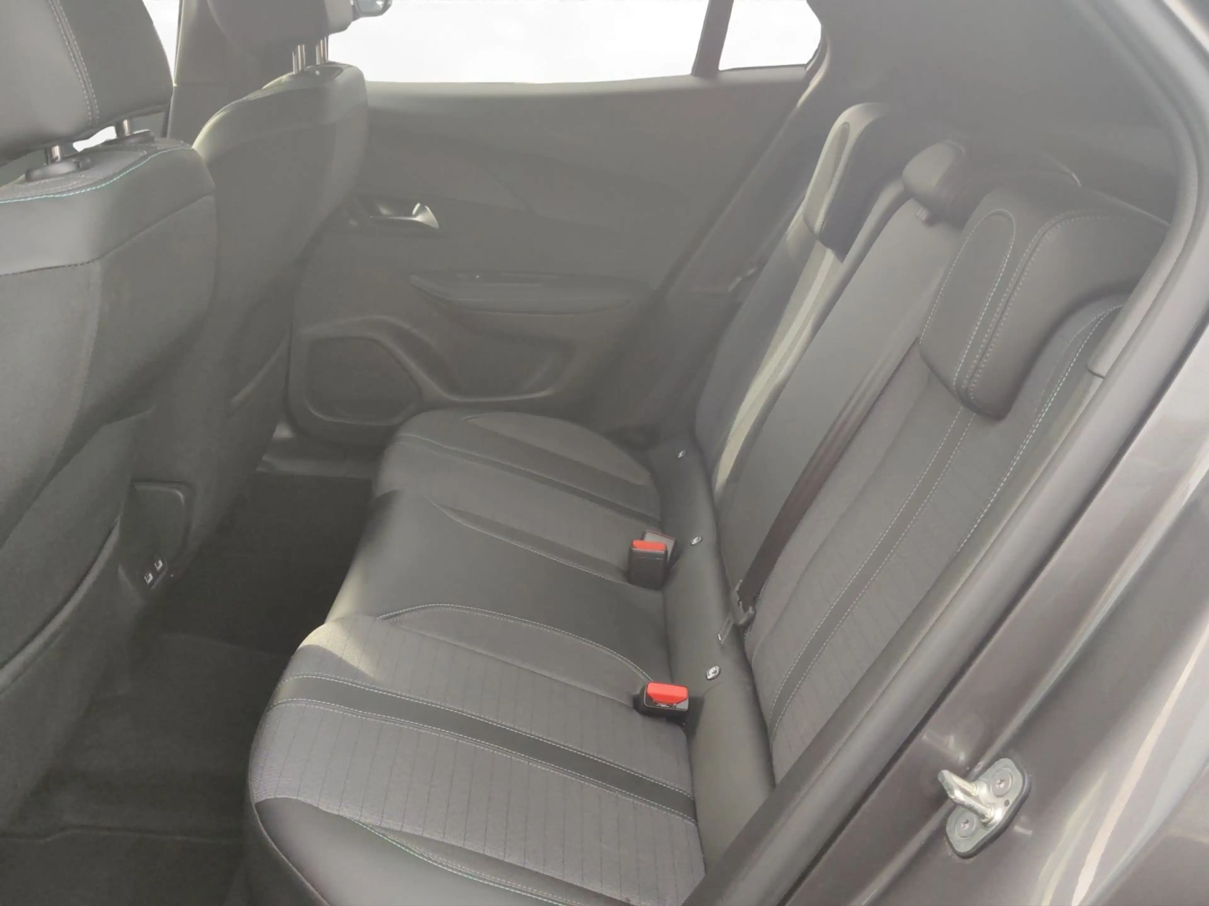 Peugeot 2008 Allure Pack PT 130 NAVI Sitzheizung Kamera — photo 10