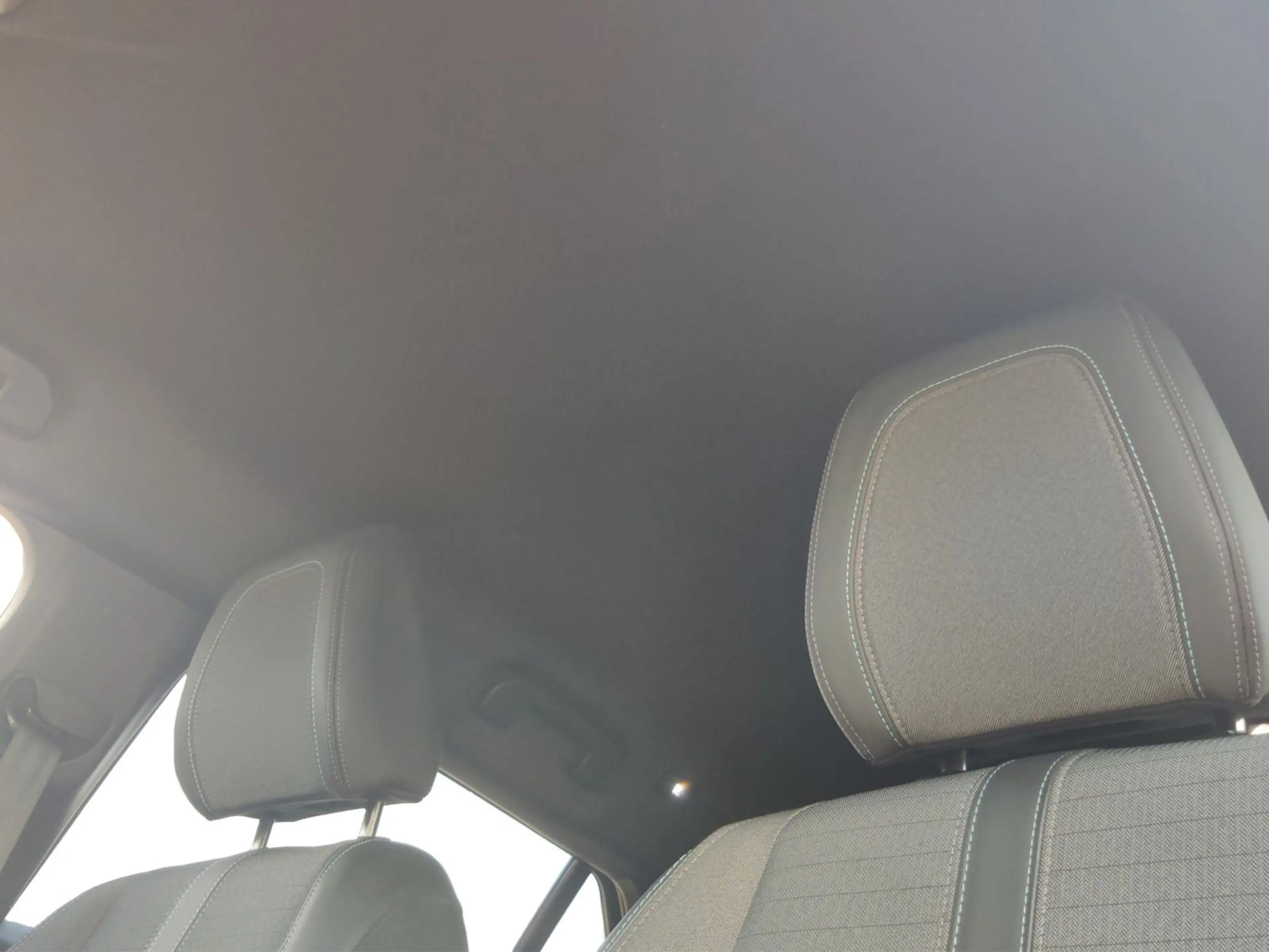 Peugeot 2008 Allure Pack PT 130 NAVI Sitzheizung Kamera — photo 13