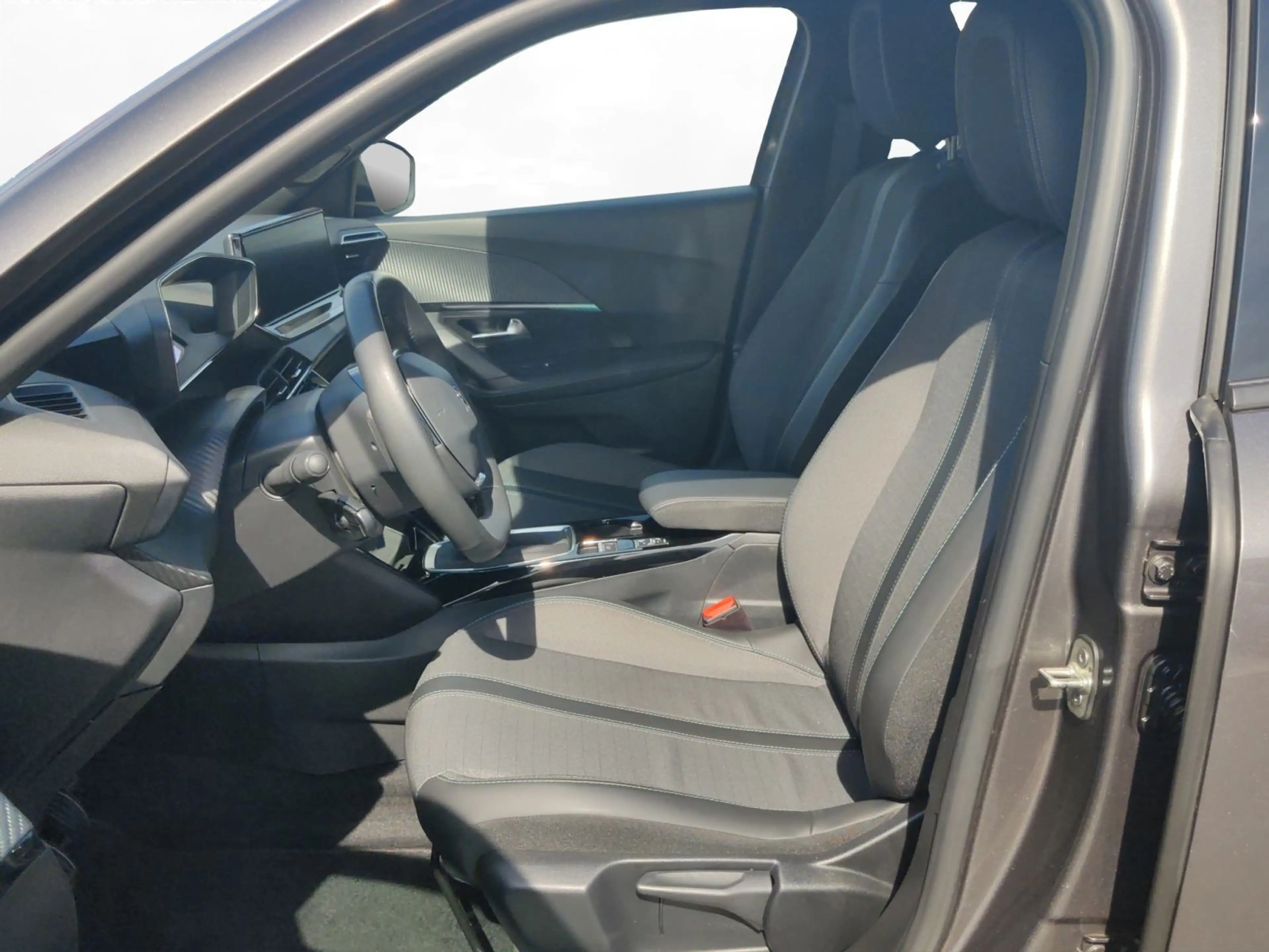 Peugeot 2008 Allure Pack PT 130 NAVI Sitzheizung Kamera — photo 9