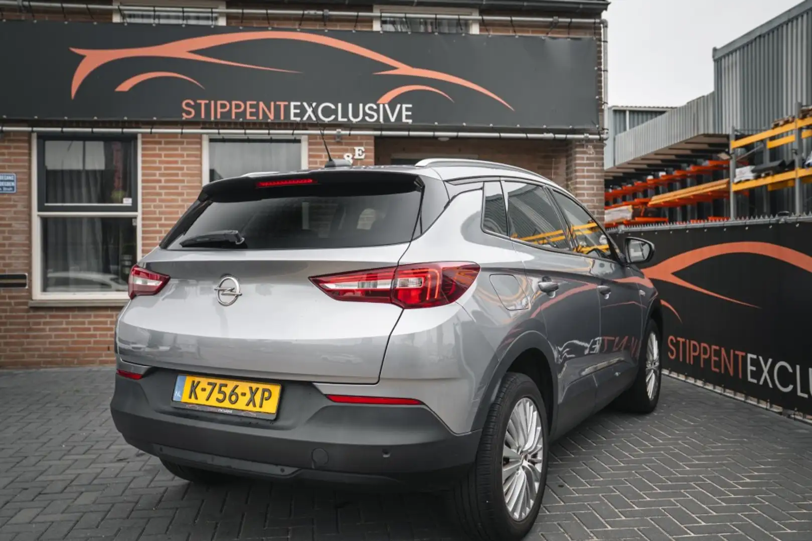 Opel Grandland X 1.2 TURBO Grau - 2