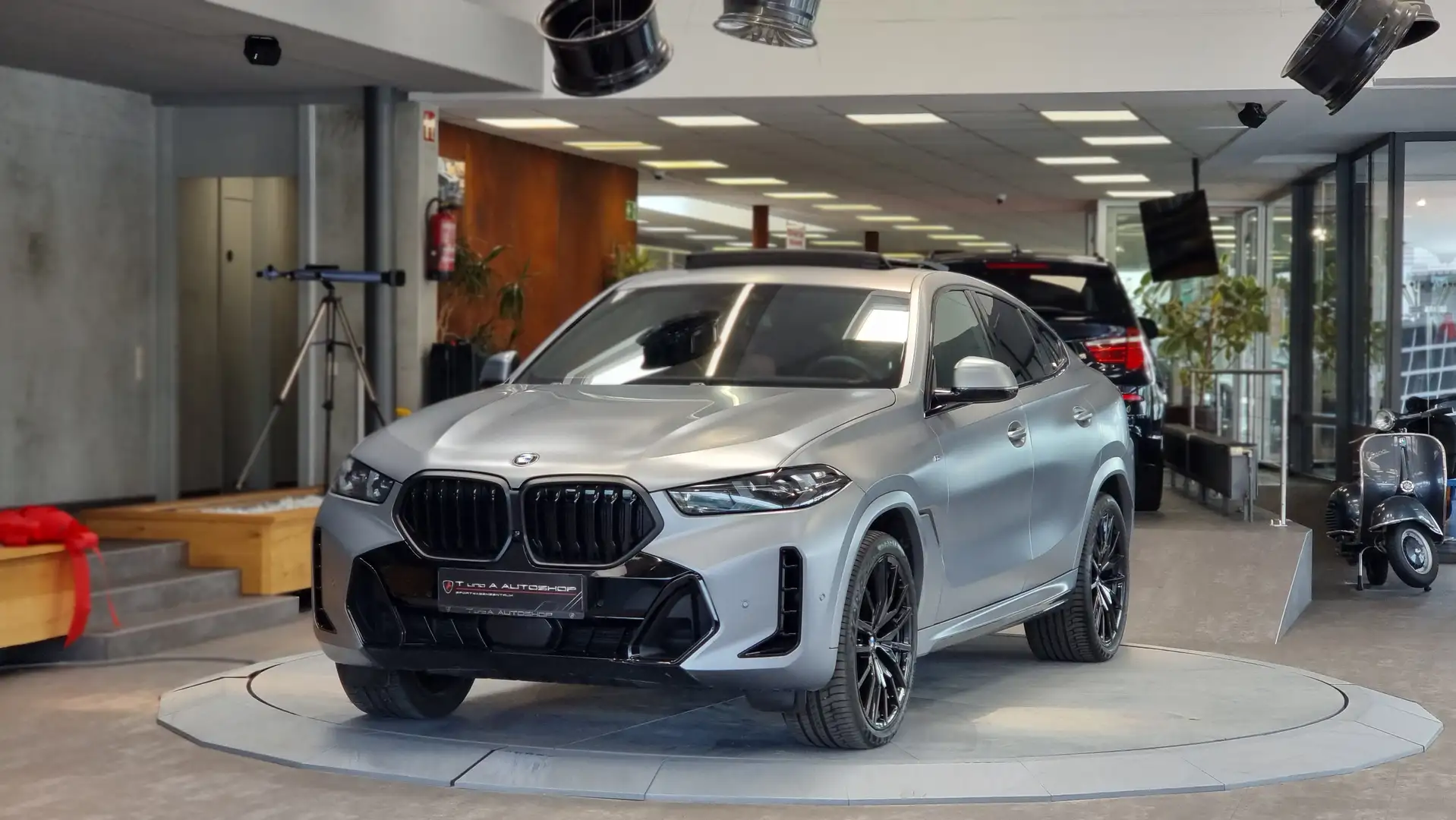 BMW X6 G06 30d xDrive M-Paket Aut. *Head-up*PAno*360°*H/K Grau - 1