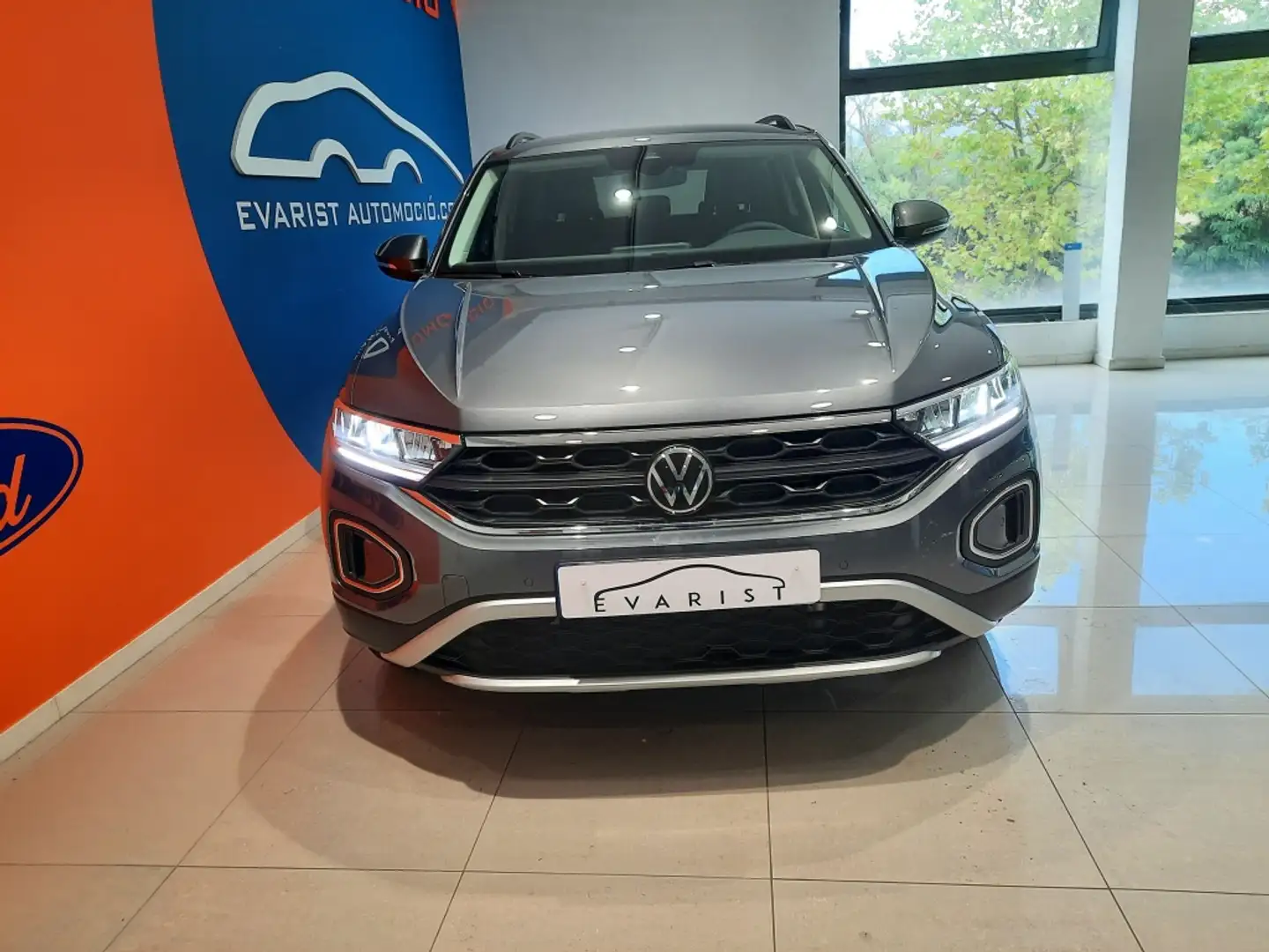 Volkswagen T-Roc 1.5 TSI Life DSG7 Gris - 2