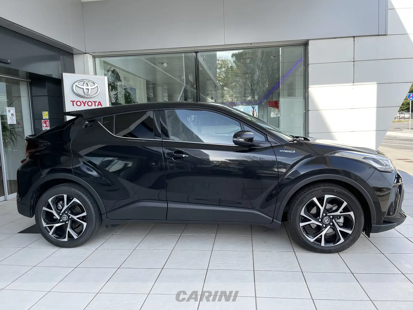 Toyota C-HR 2.0h comfort e-cvt Noir - 2