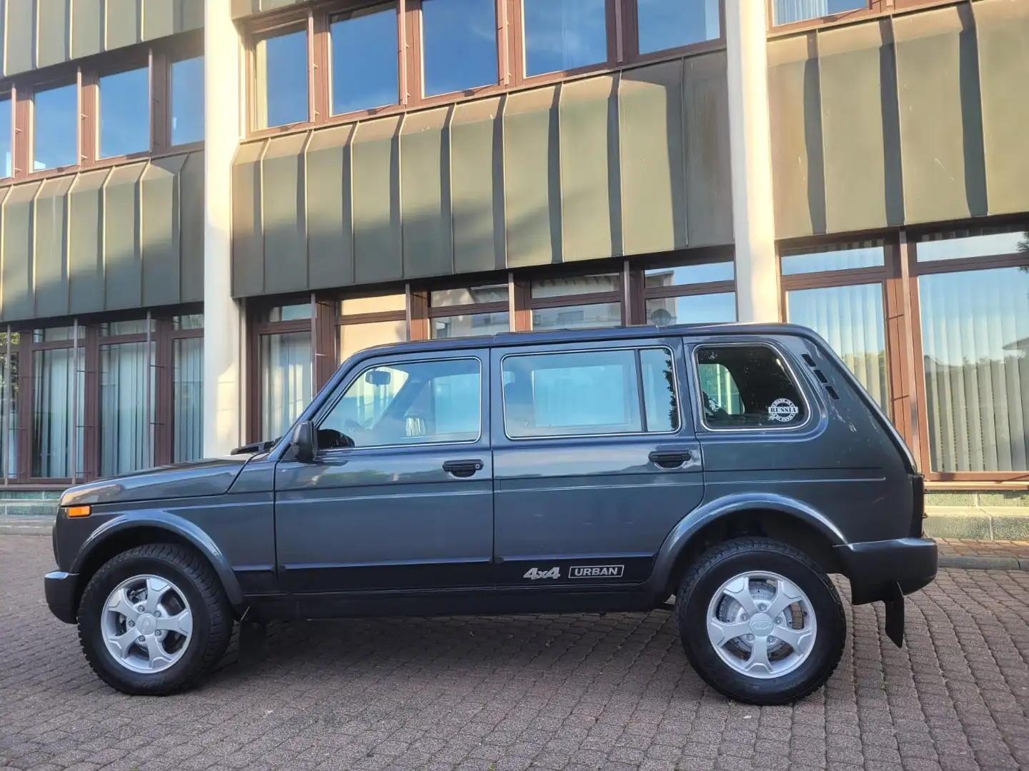 Lada 4x4 Urban 5 Türig-Nur 33 Tkm-AHK-SHZ-Euro 6 ! Gri - 1