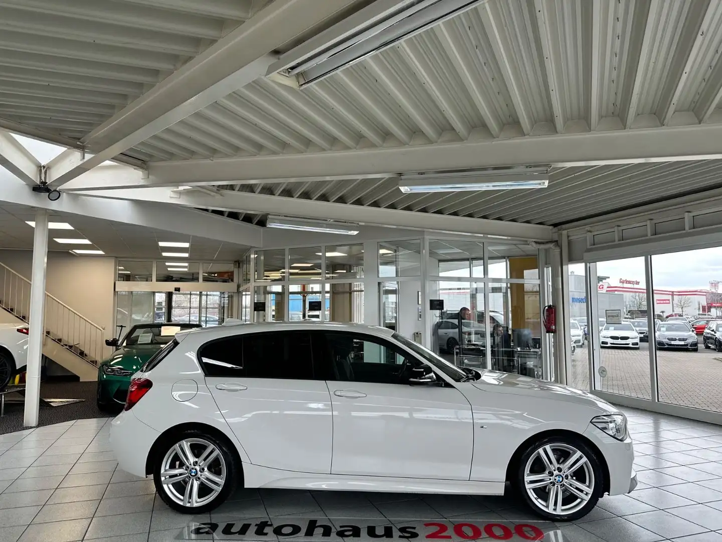 BMW 118 d NAVI/PDC V-H/SHZ/BT/KLIMA Wit - 2