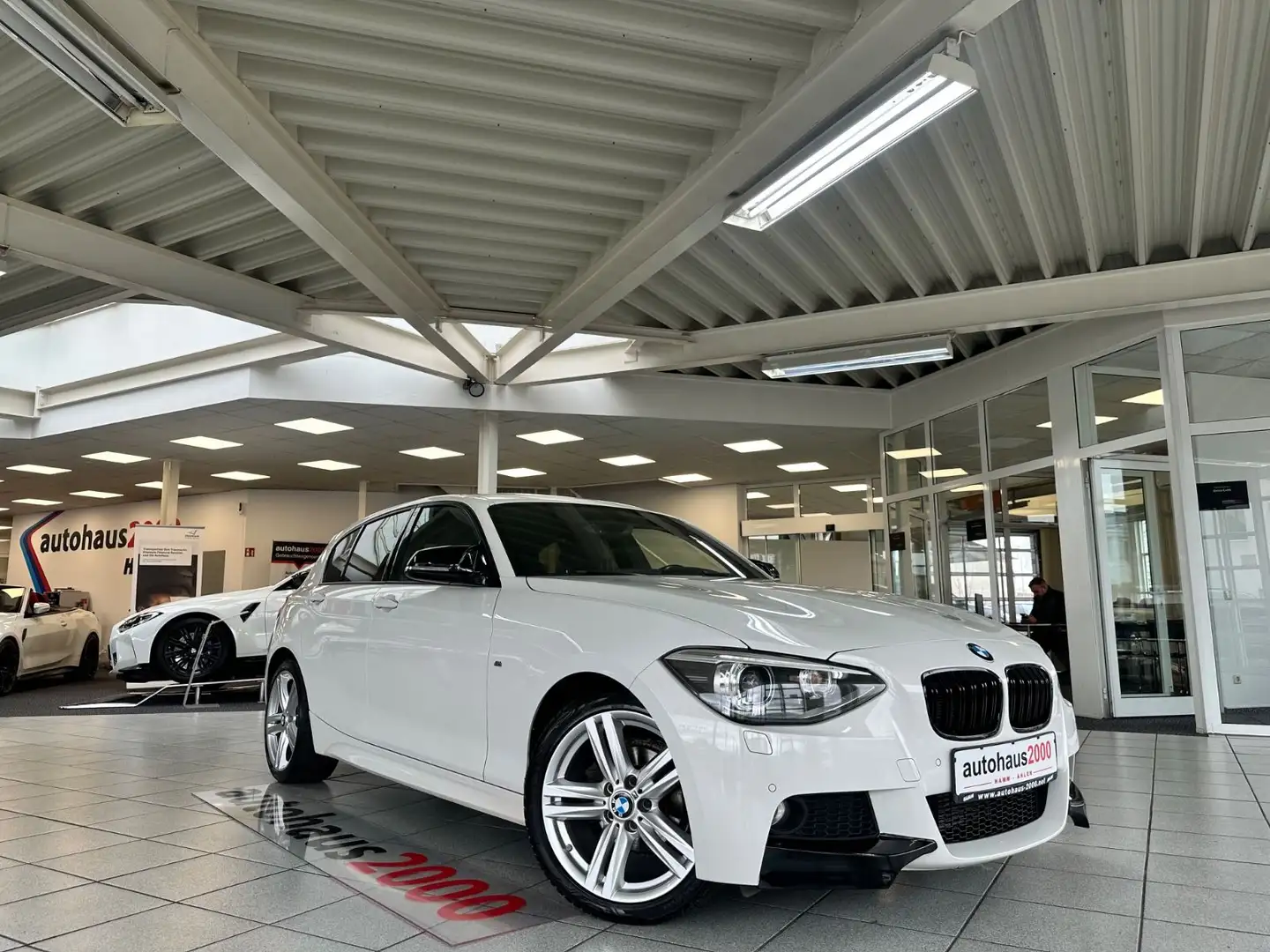 BMW 118 d NAVI/PDC V-H/SHZ/BT/KLIMA Wit - 1