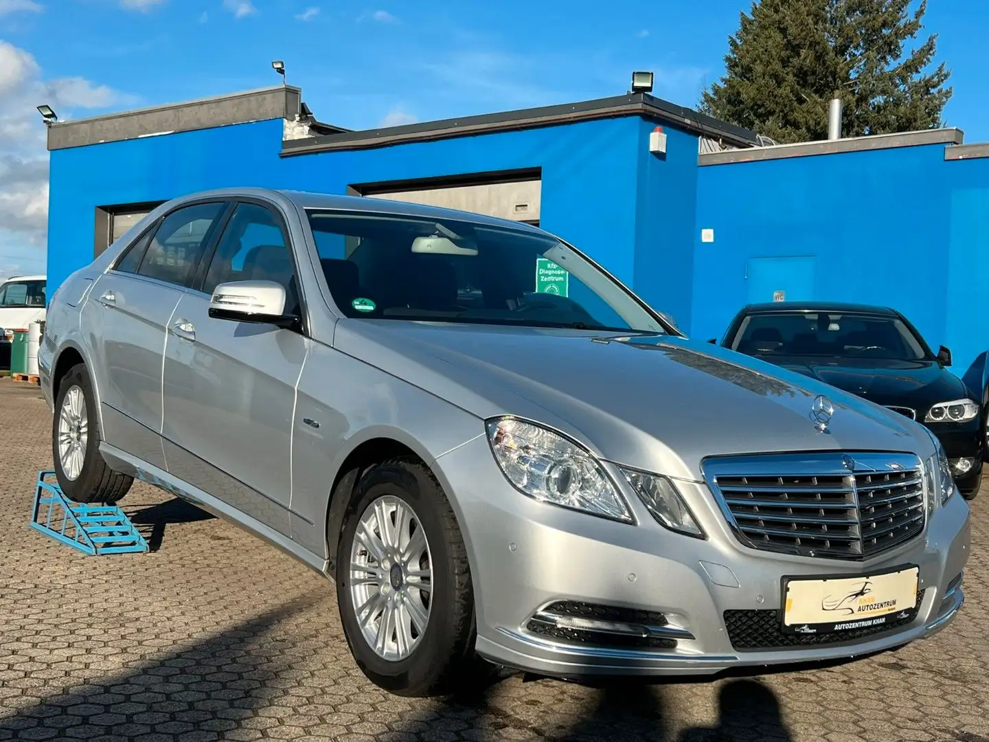 Mercedes-Benz E 250 CGI BlueEfficiency SHZ/PDC Argent - 1