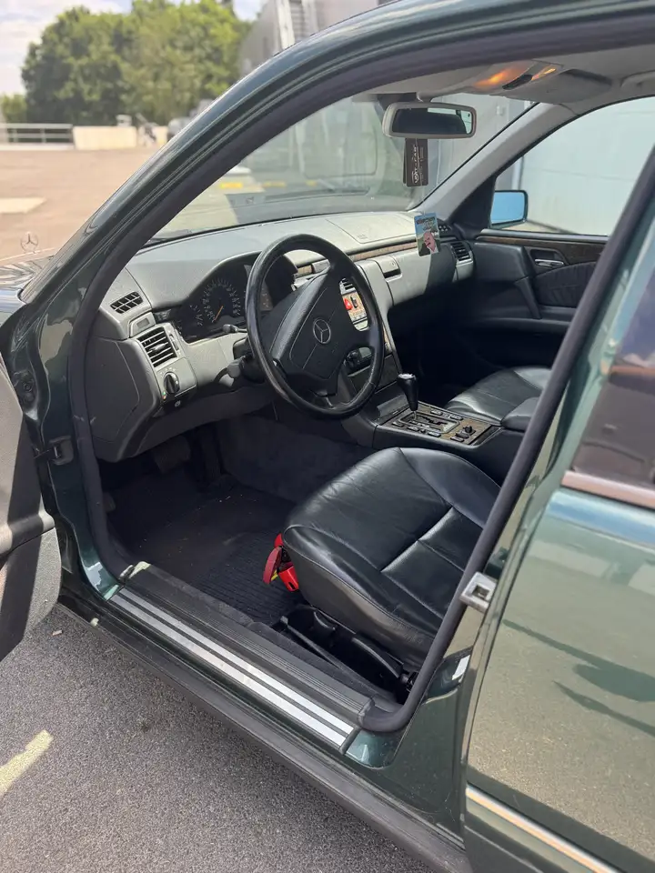 Mercedes-Benz E 300 Avantgarde * Navi * Xenon * Weinig kilometers *, foto 7