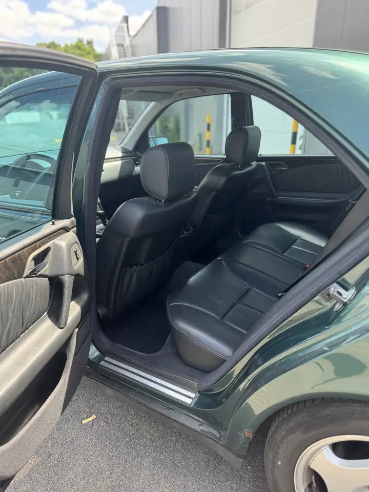 Mercedes-Benz E 300 Avantgarde * Navi * Xenon * Weinig kilometers *, foto 8