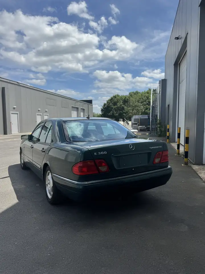 Mercedes-Benz E 300 Avantgarde * Navi * Xenon * Weinig kilometers *, foto 3