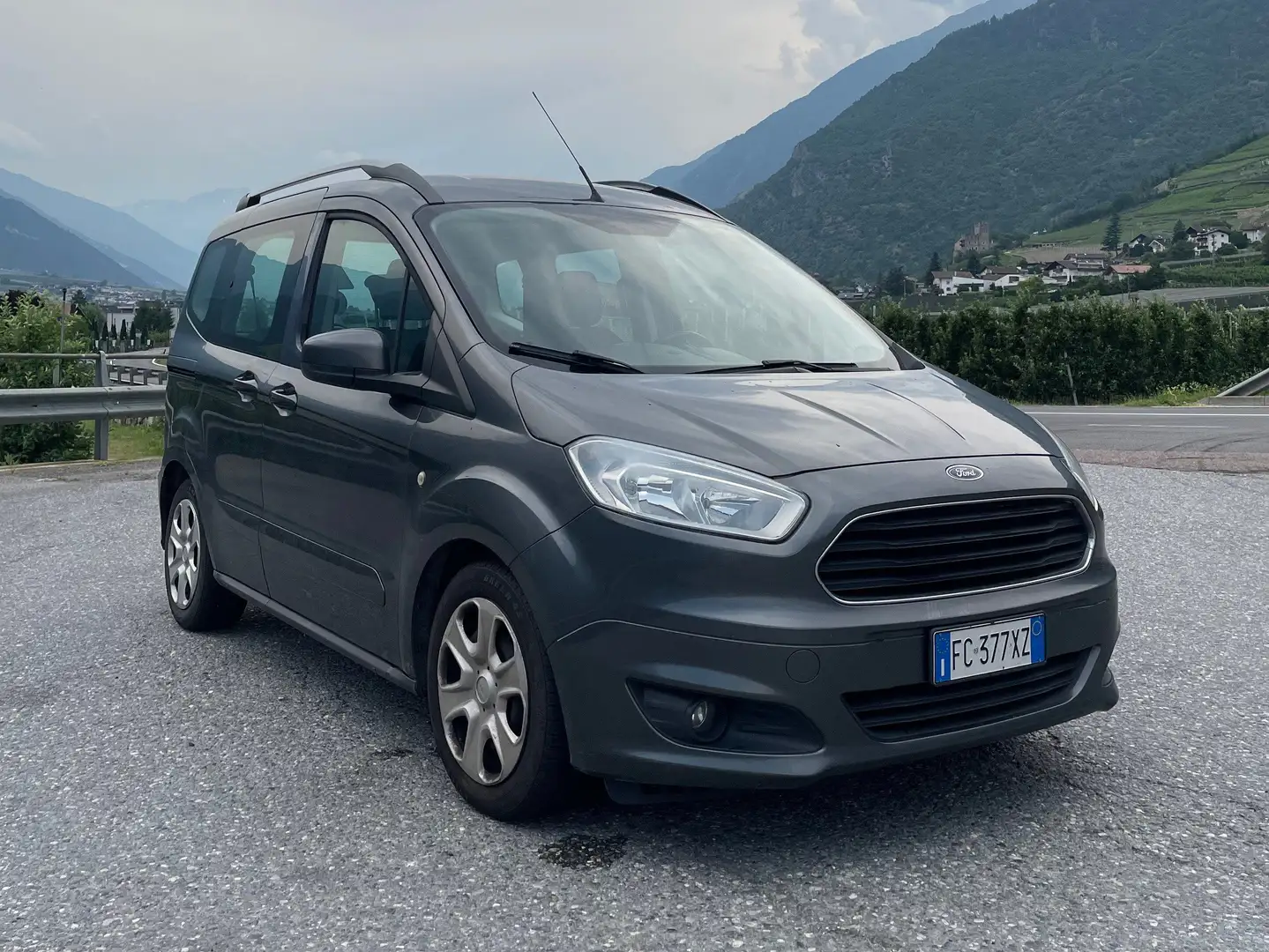 Ford Tourneo Courier 1.5 TDCI Grigio - 2