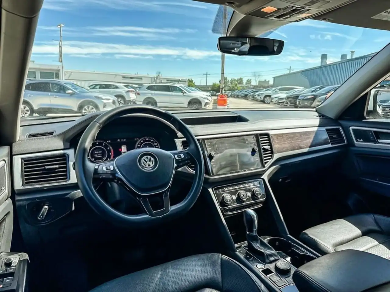 Volkswagen Atlas photo Volkswagen Atlas