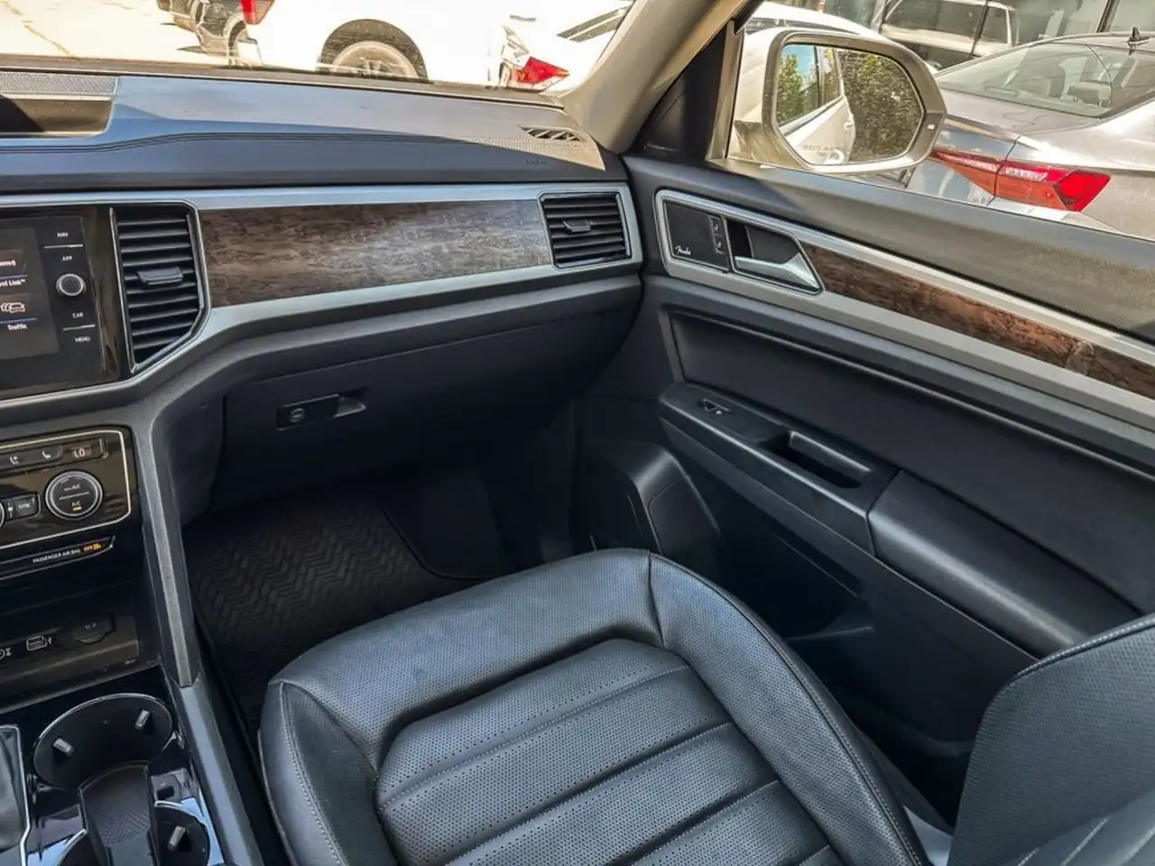 Volkswagen Atlas photo Volkswagen Atlas