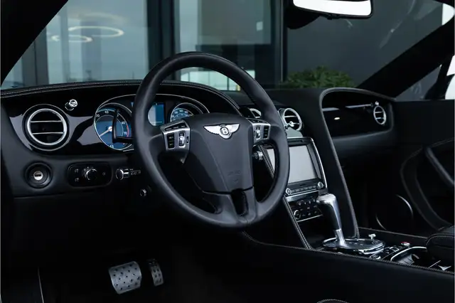 Bentley Continental GTC view 10