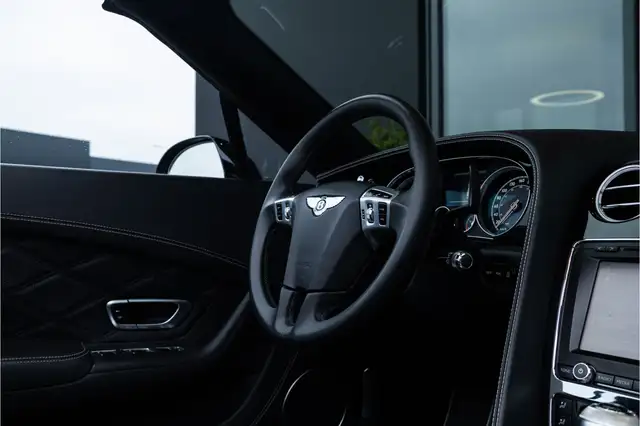 Bentley Continental GTC view 13