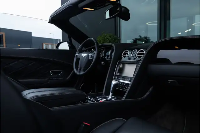 Bentley Continental GTC view 12