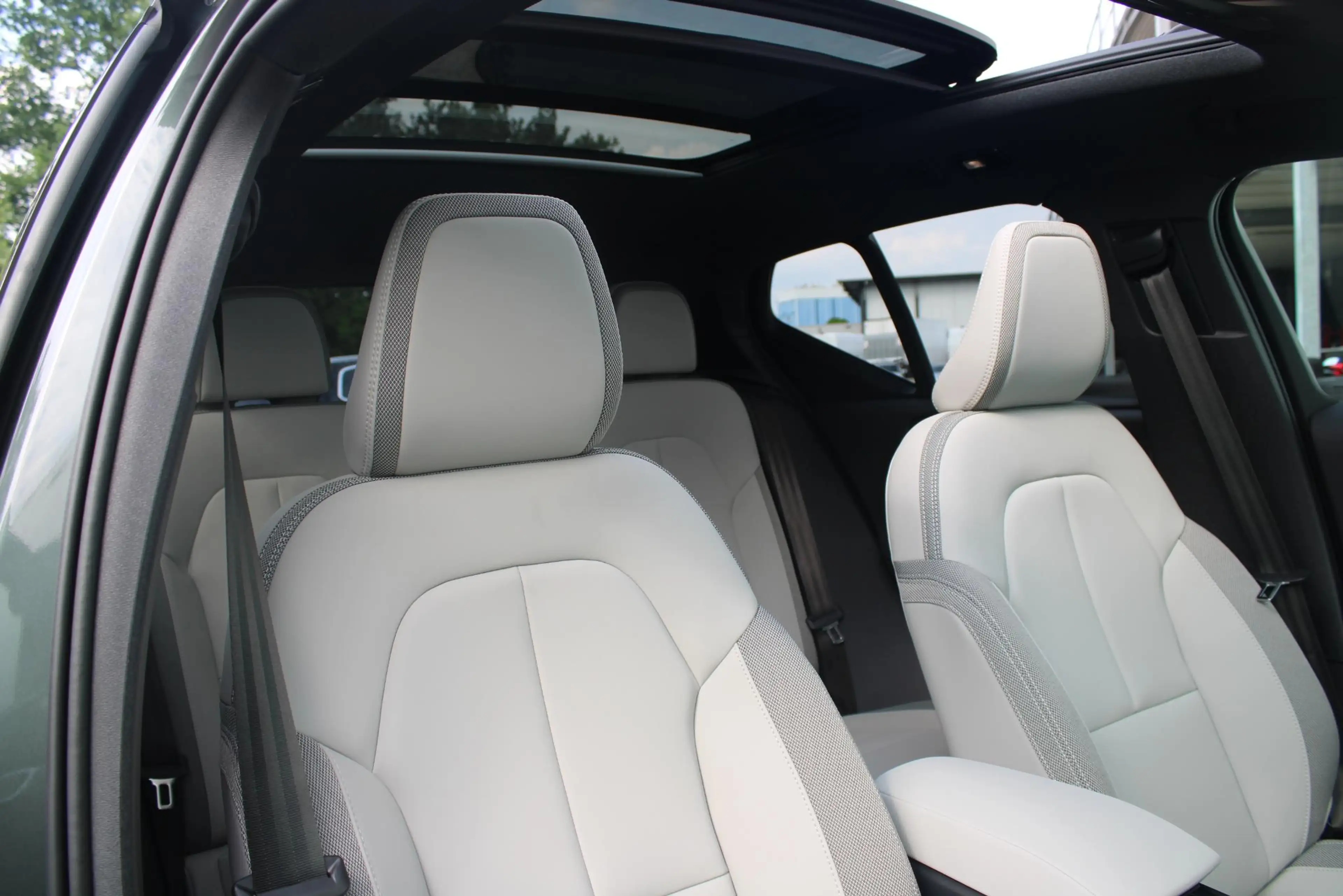 Volvo EX40 Single Motor Extended Range Ultra Europa 82 kWh | — photo 4