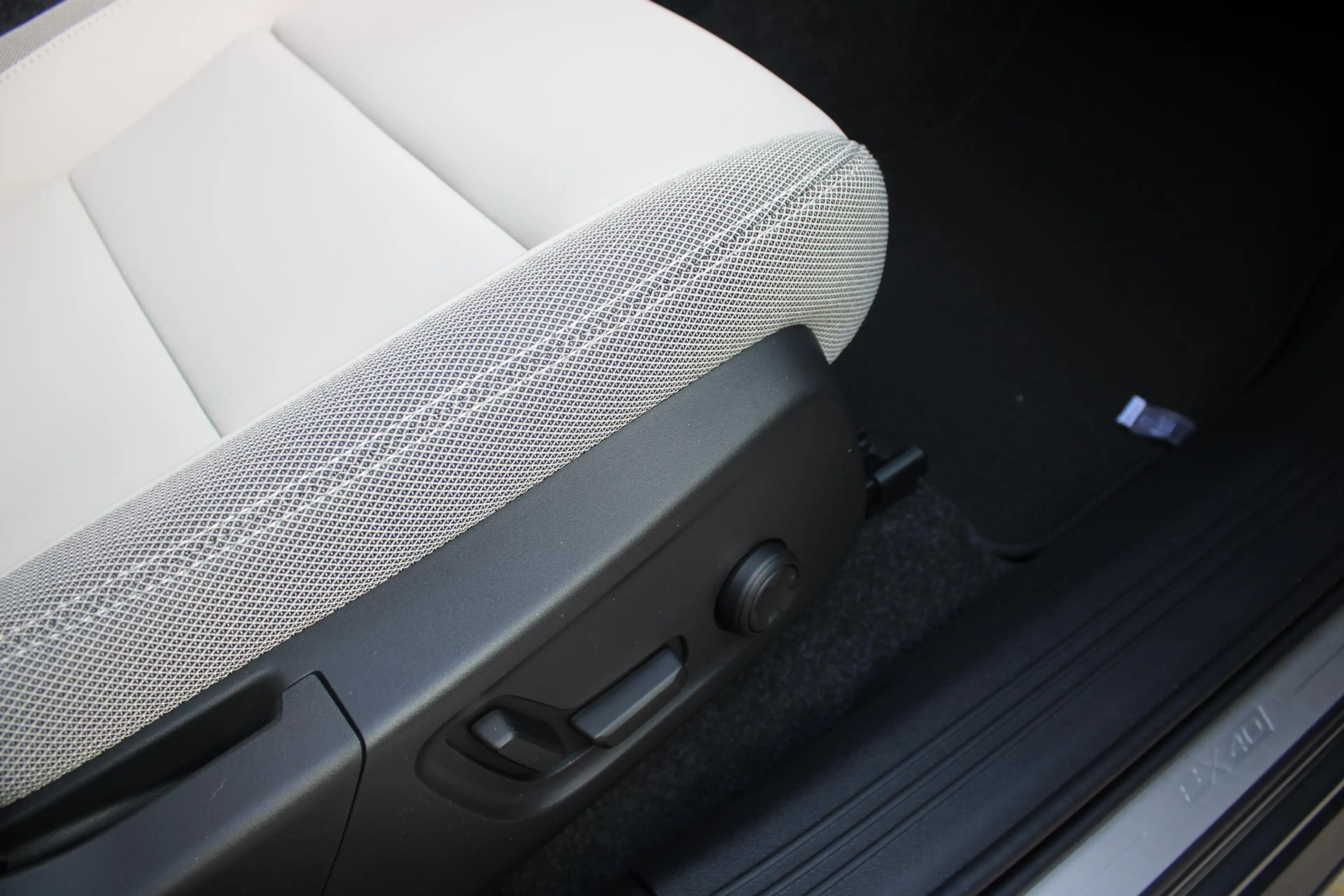 Volvo EX40 Single Motor Extended Range Ultra Europa 82 kWh | — photo 11