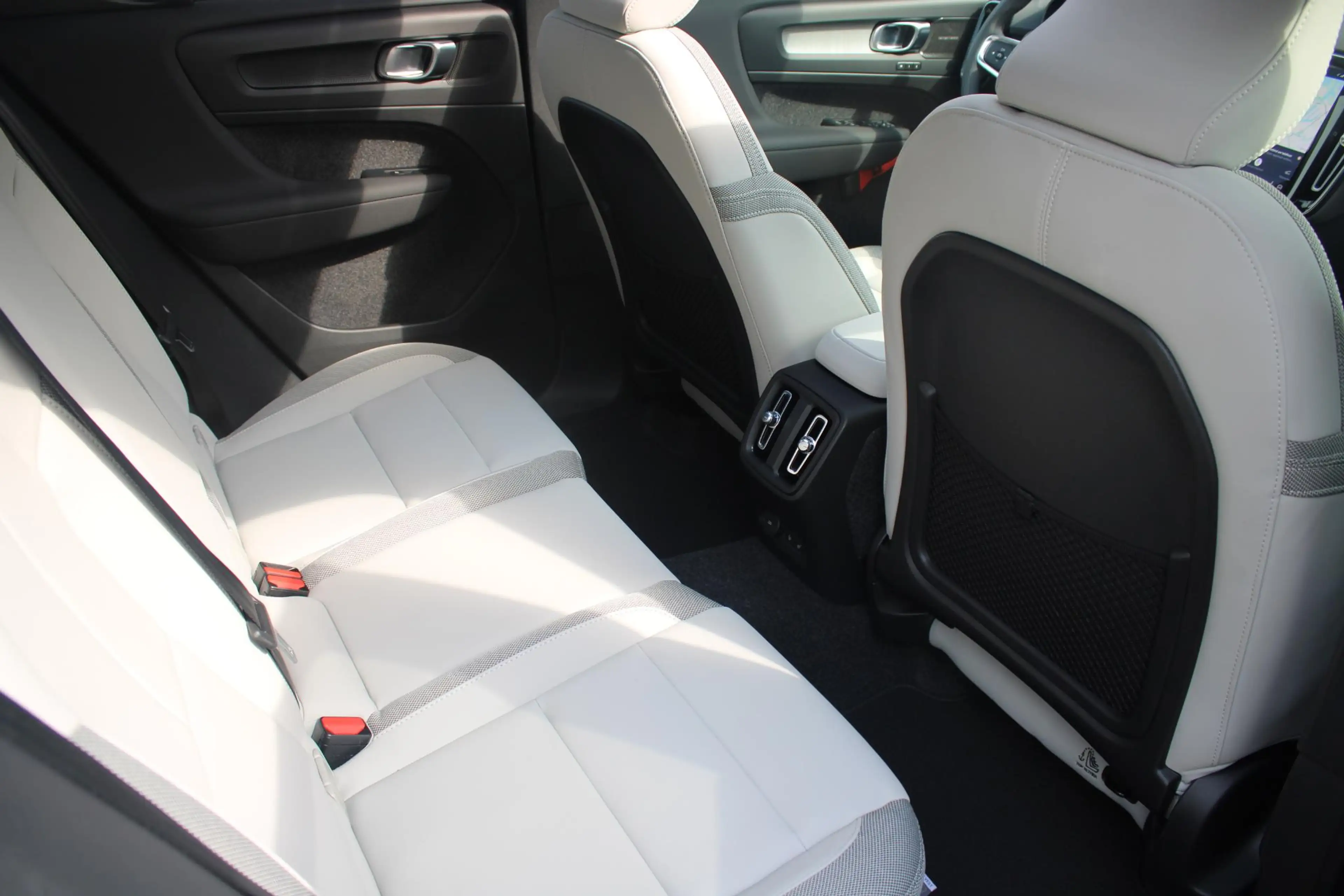 Volvo EX40 Single Motor Extended Range Ultra Europa 82 kWh | — photo 12