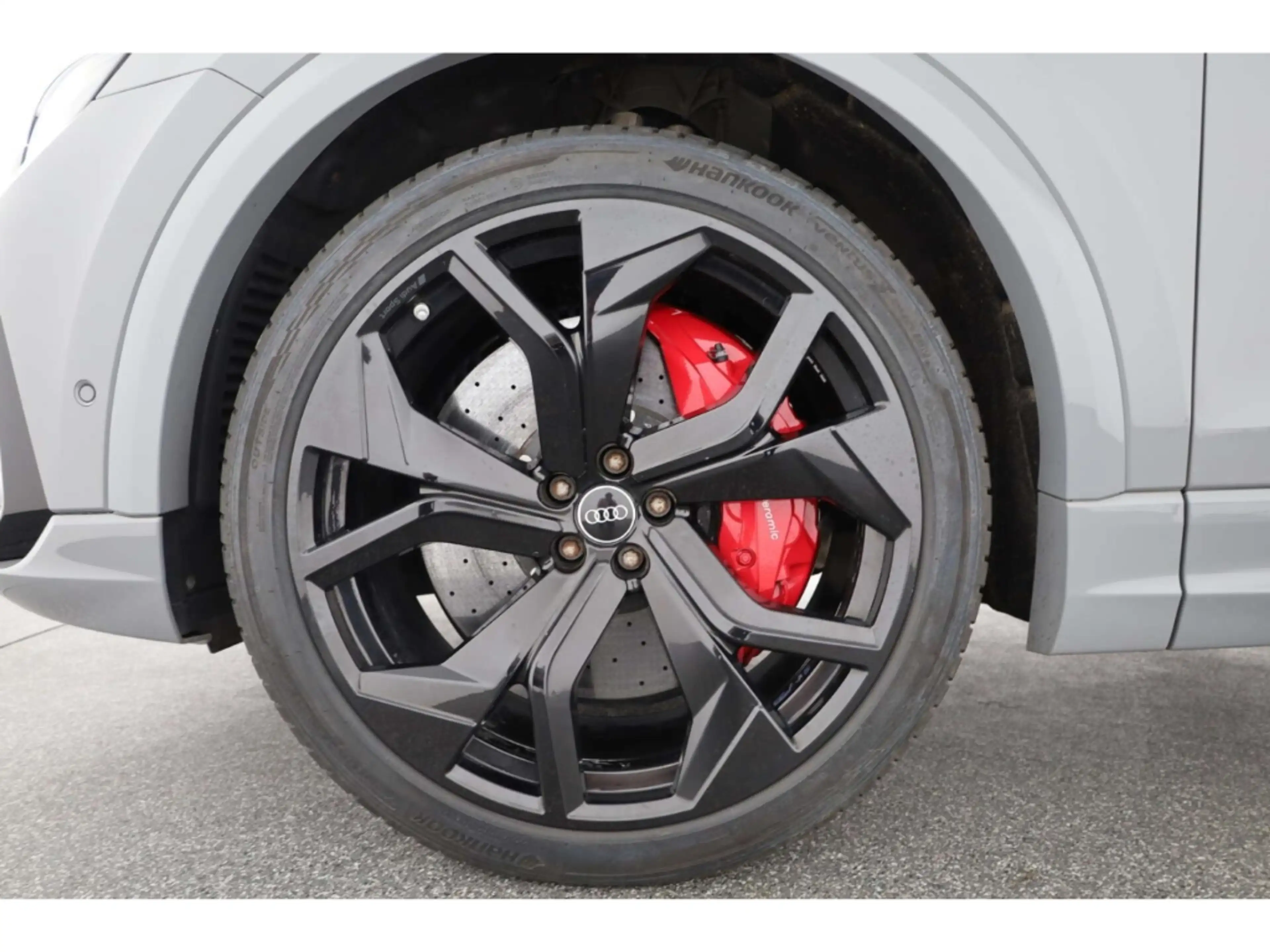 Audi RS Q8 TFSI quattro — photo 8