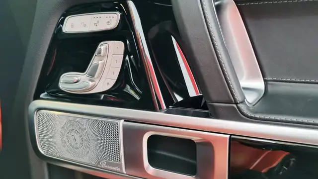 Mercedes-Benz G-Class view 28