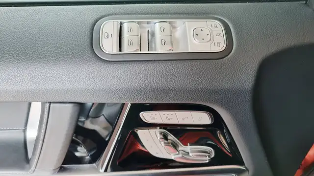 Mercedes-Benz G-Class view 22
