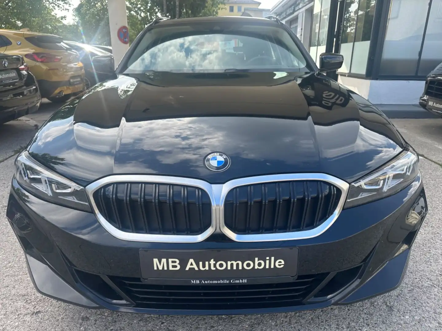 BMW 320 d Aut. Touring *WIDESCREEN*NAVI*LED*DRIV.ASSI Schwarz - 2