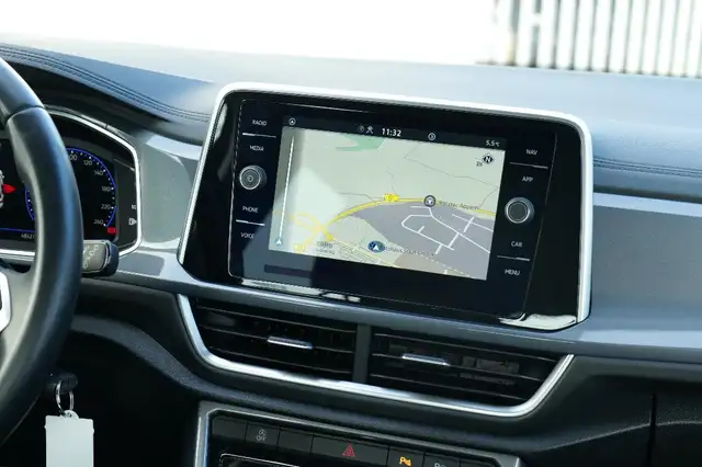 Volkswagen T-Roc view 13