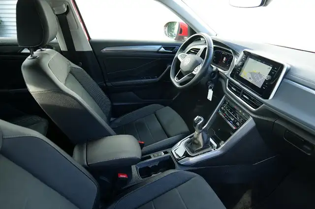 Volkswagen T-Roc view 3