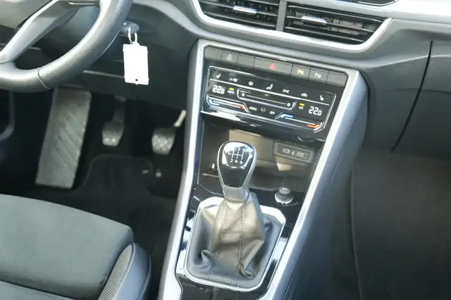 Volkswagen T-Roc view 14