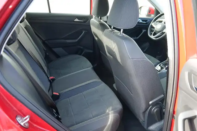 Volkswagen T-Roc view 12