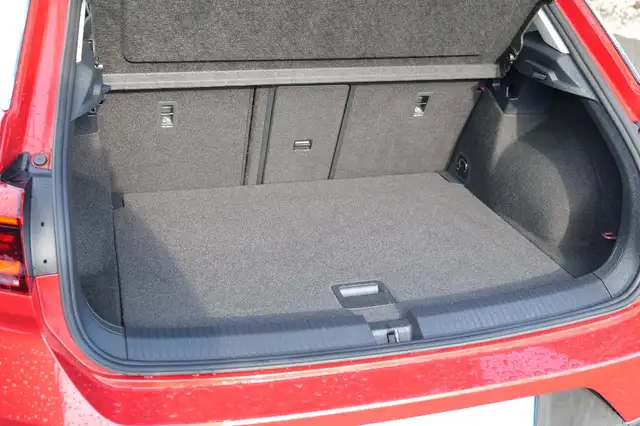 Volkswagen T-Roc view 15