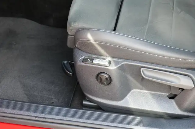 Volkswagen T-Roc view 18