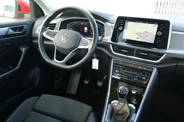 Volkswagen T-Roc view 4