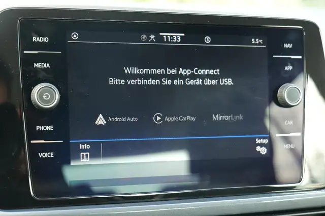 Volkswagen T-Roc view 26