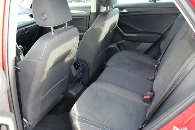 Volkswagen T-Roc view 16