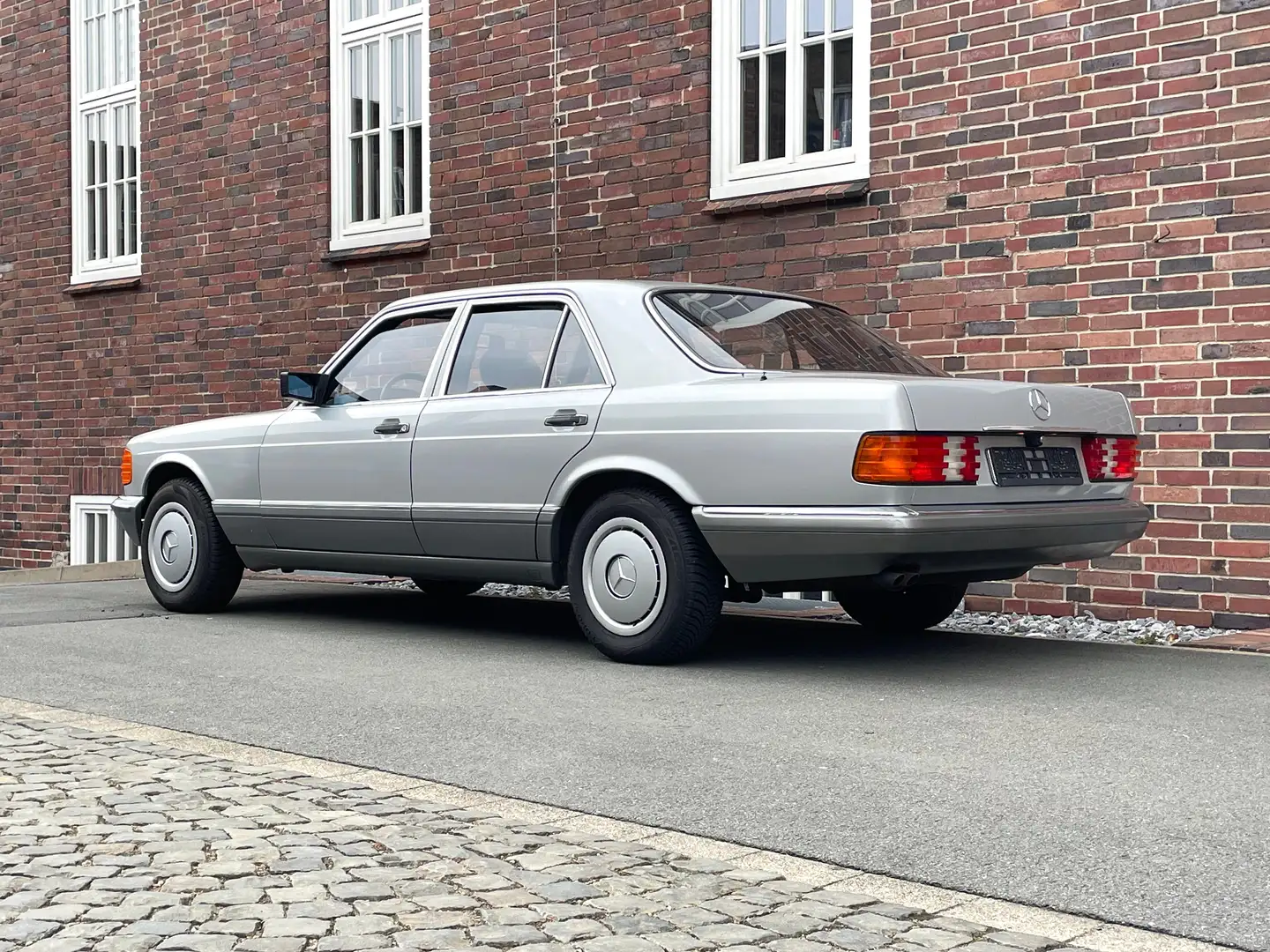 Mercedes-Benz S 260 SE *** geringe Laufleistung Silver - 2