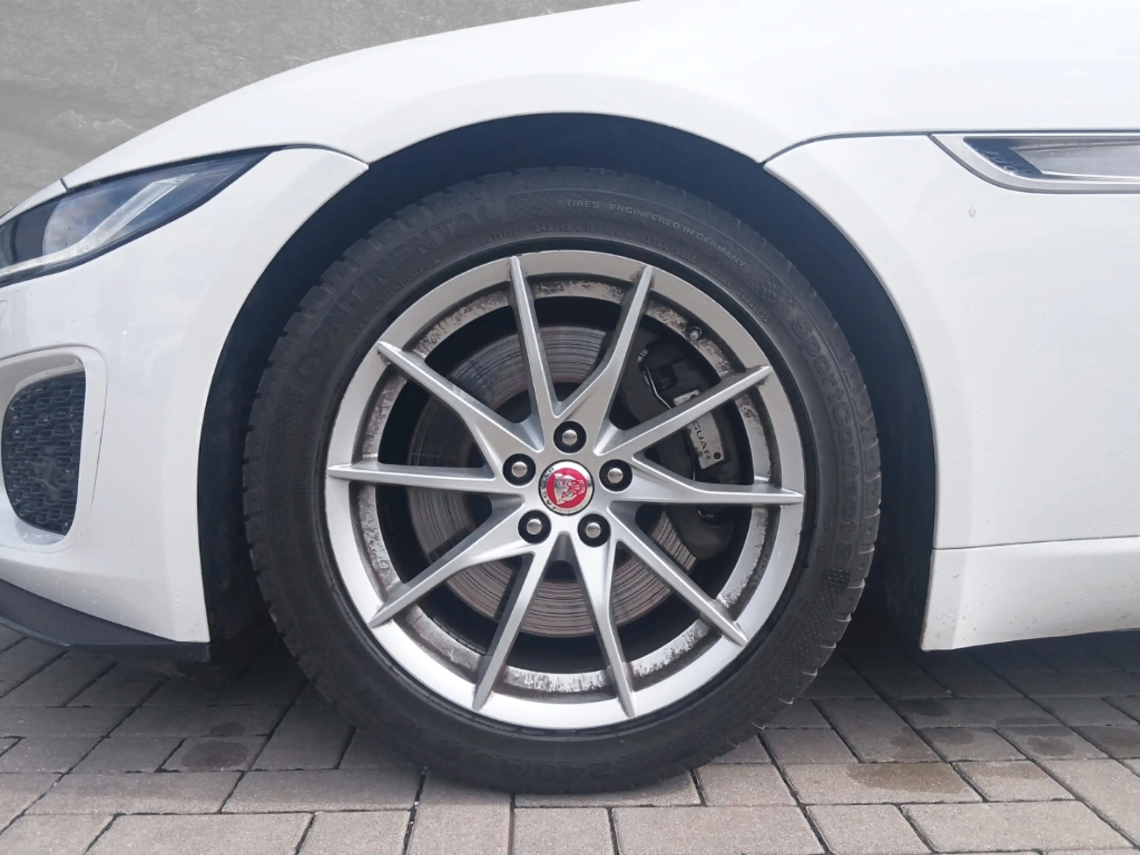 Jaguar F-Type P300 Cabriolet — photo 10
