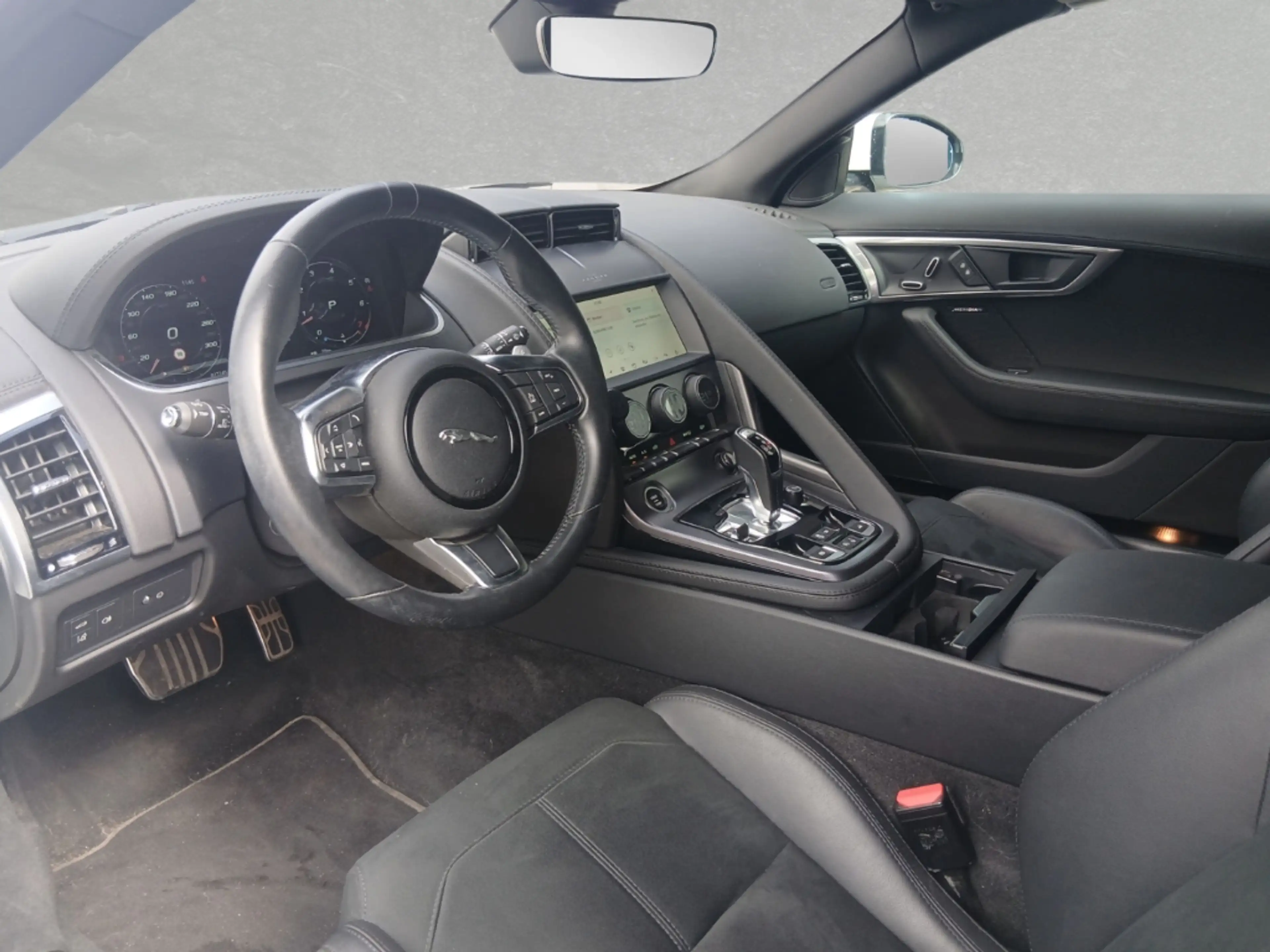 Jaguar F-Type P300 Cabriolet — photo 4