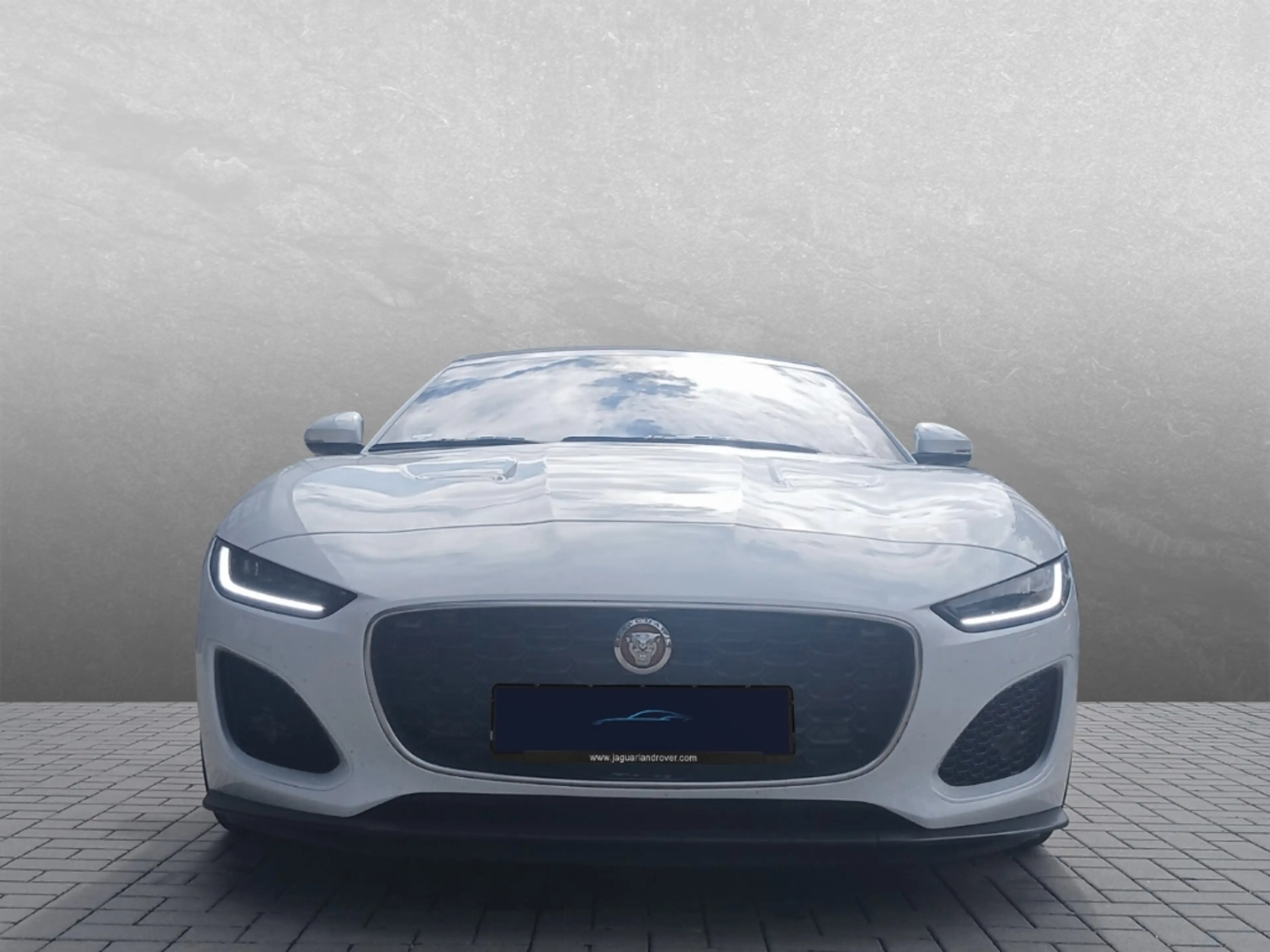 Jaguar F-Type P300 Cabriolet — photo 9