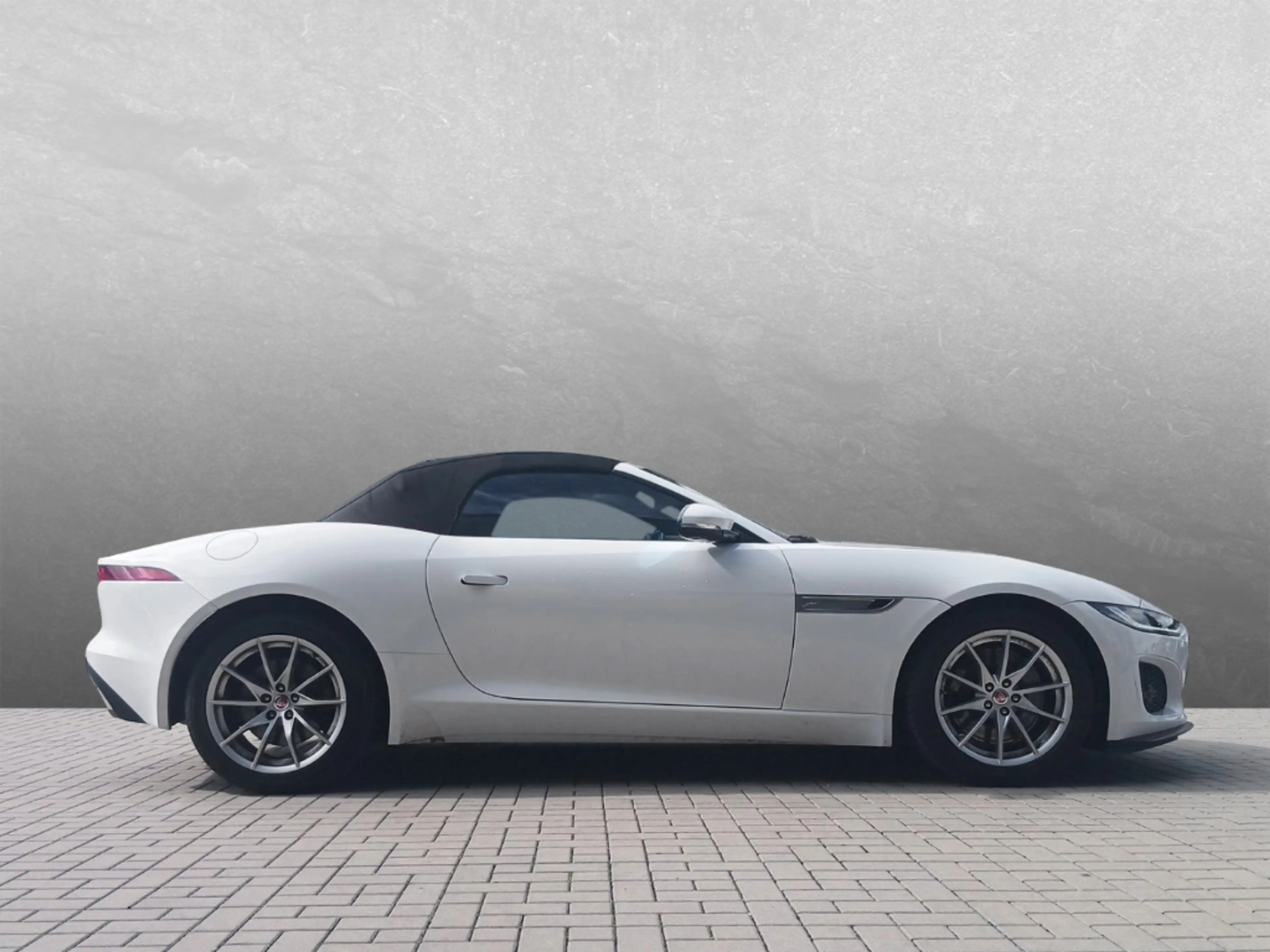 Jaguar F-Type P300 Cabriolet — photo 7