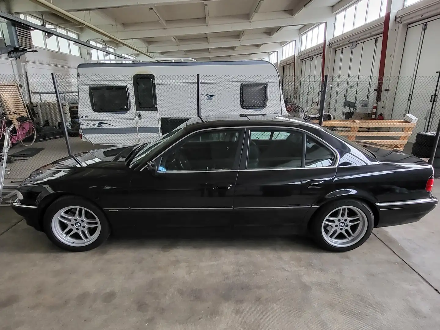 BMW 728 728i Czarny - 1