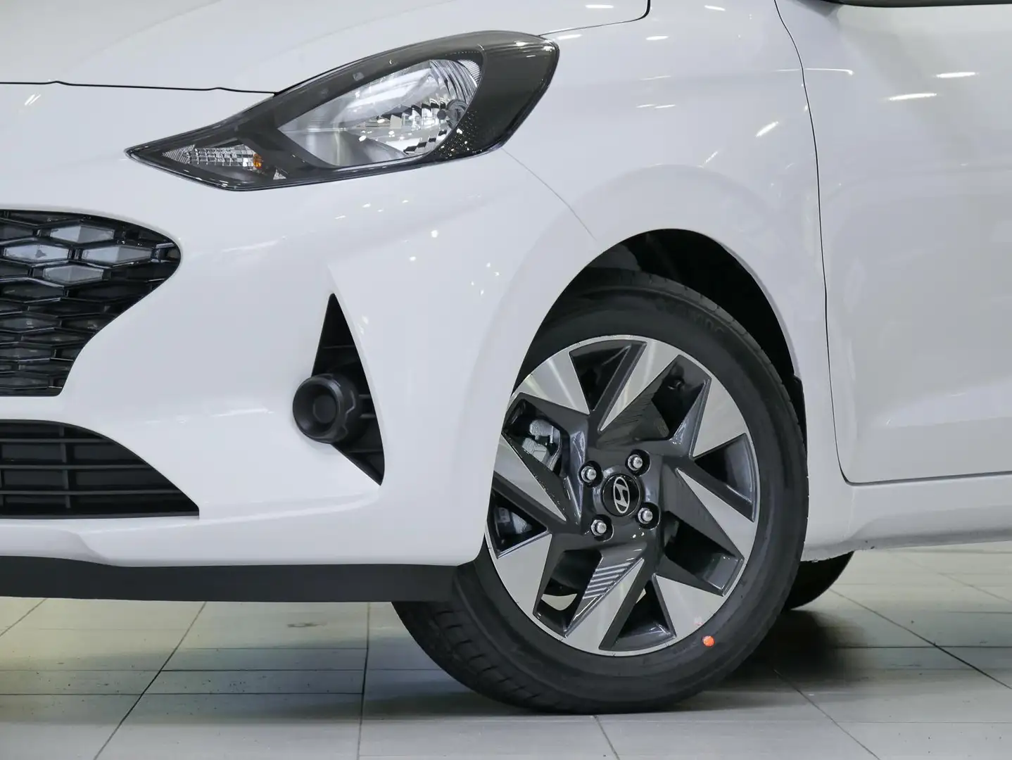 Hyundai i10 Facelift 1.2 AT Trend Navi Kamera Sitzheizung Bílá - 2
