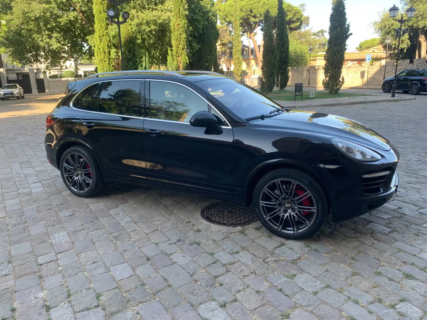 Porsche Cayenne Turbo Aut. Negro - 2