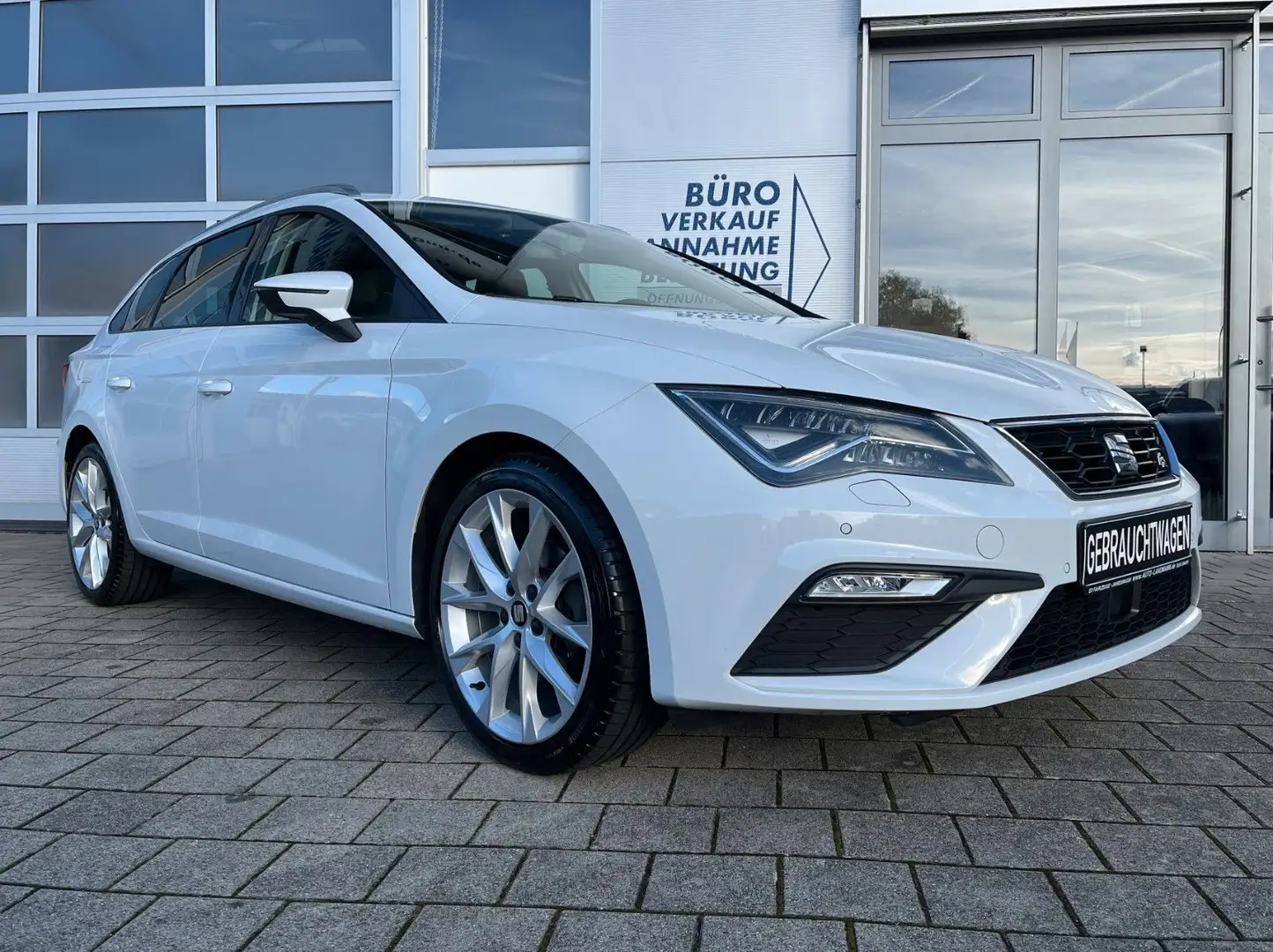 SEAT Leon ST 1.4 TSI DSG FR SHZ NAV PANO KAM EXPORT Weiß - 2