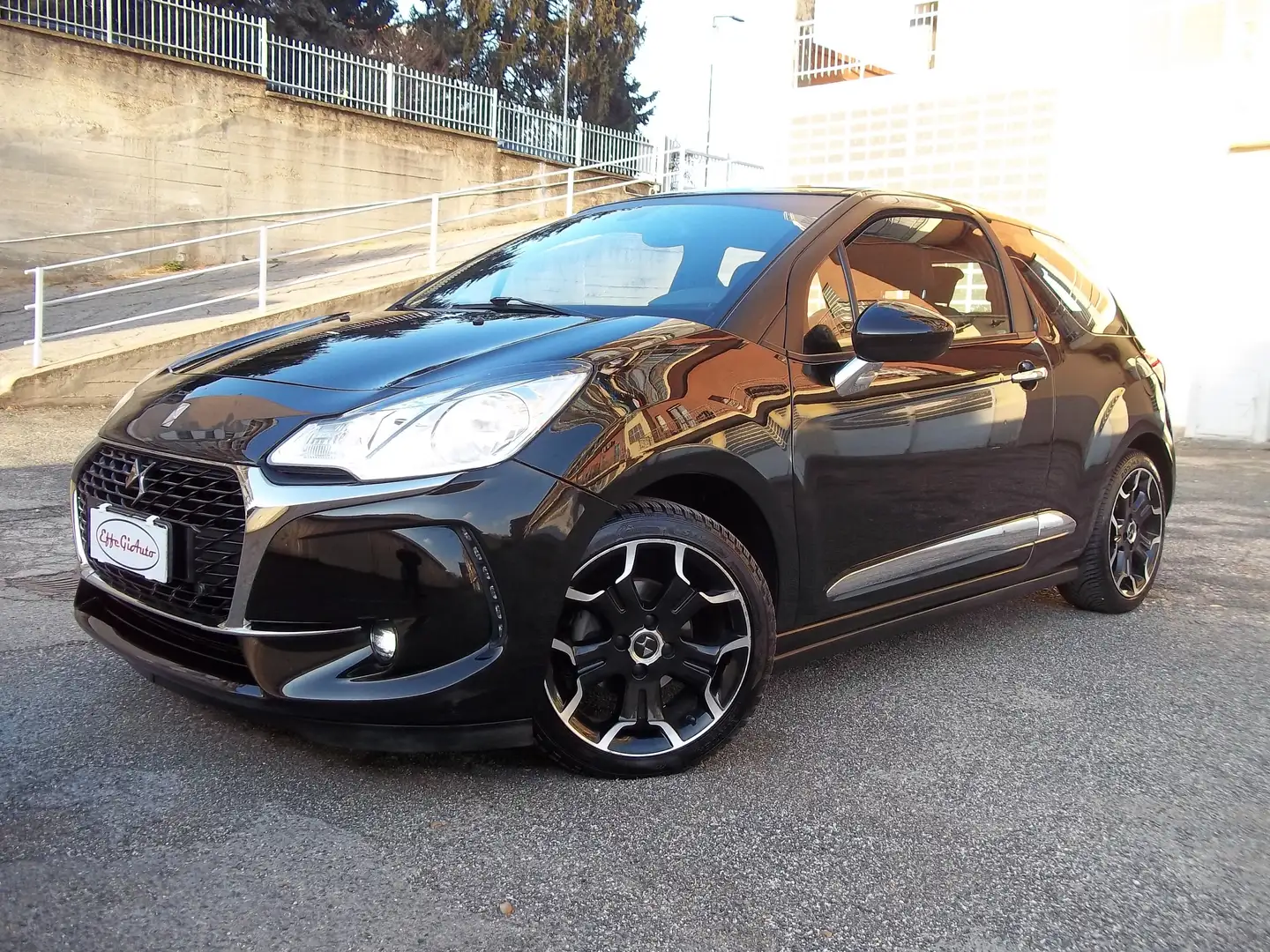 DS Automobiles DS 3 So Chic 1.2 Vti GPL Valido sino al 2027 Noir - 1