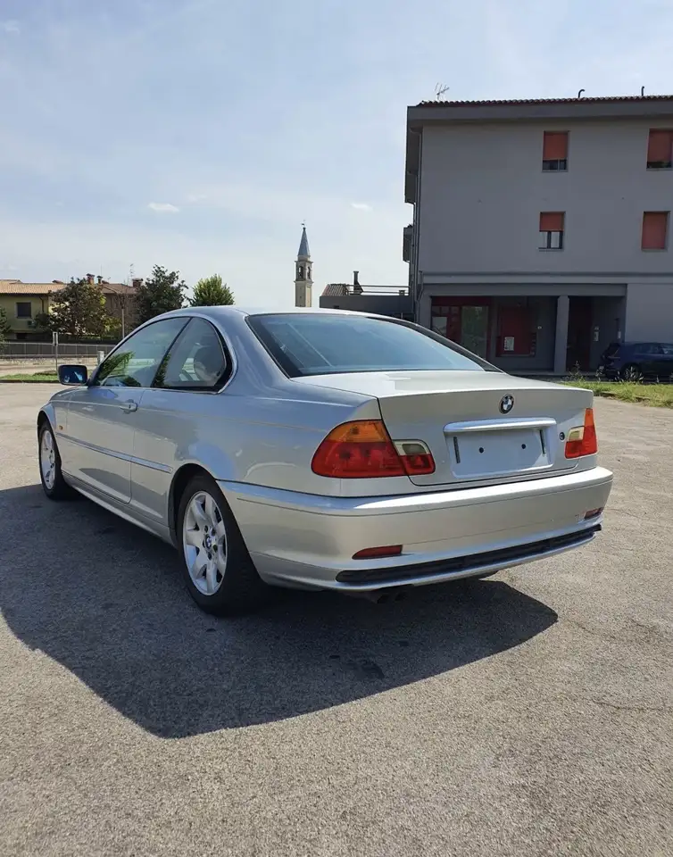 BMW 323i Coupe c/clima auto, foto 4