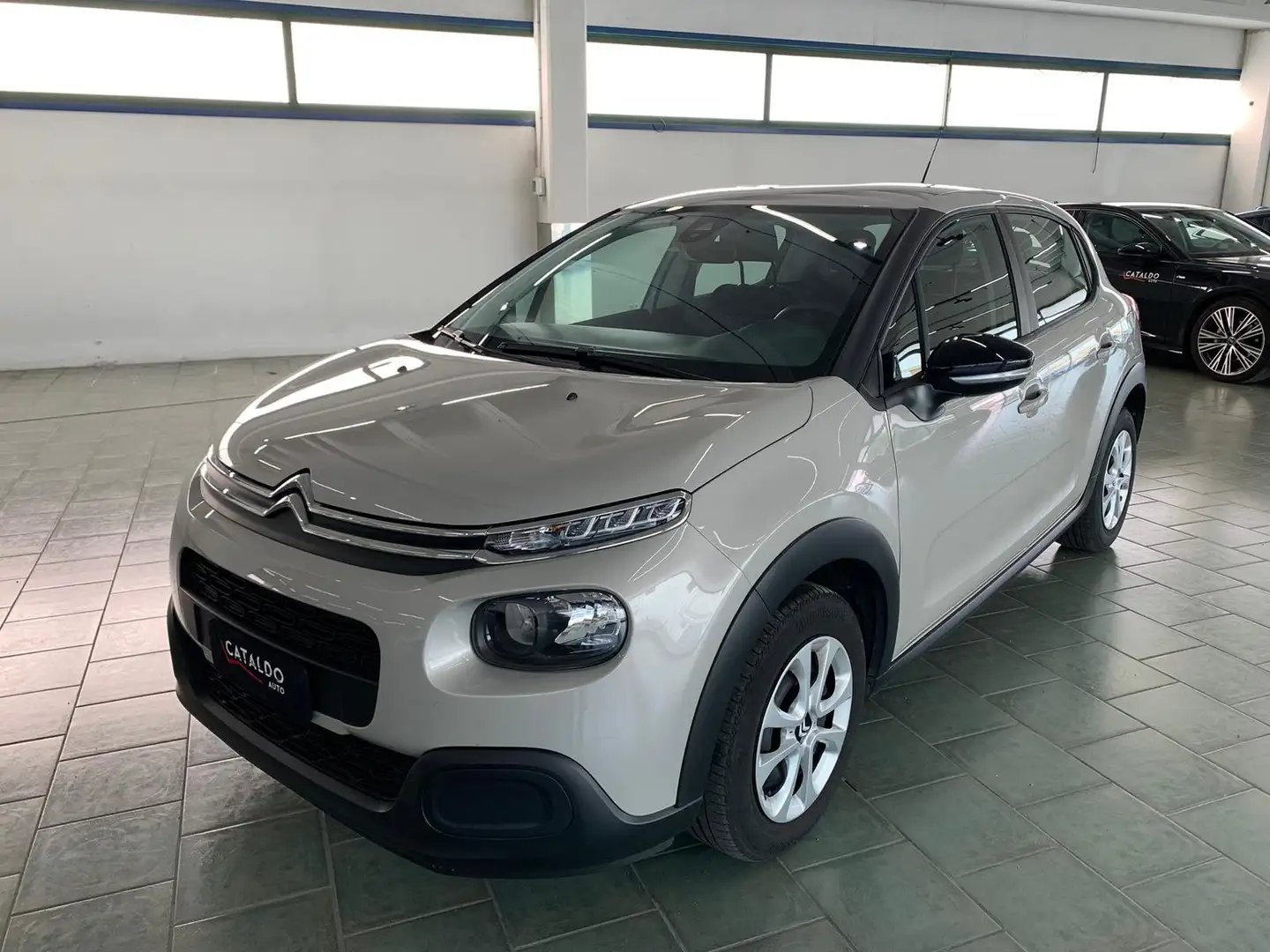 Citroen C3 C3 III 2017 1.2 puretech Feel s Gris - 1